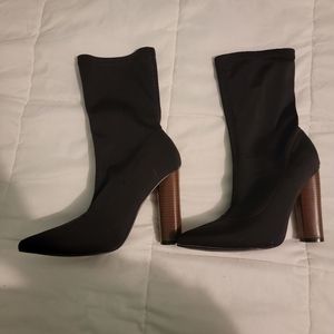 Sock heeled boota